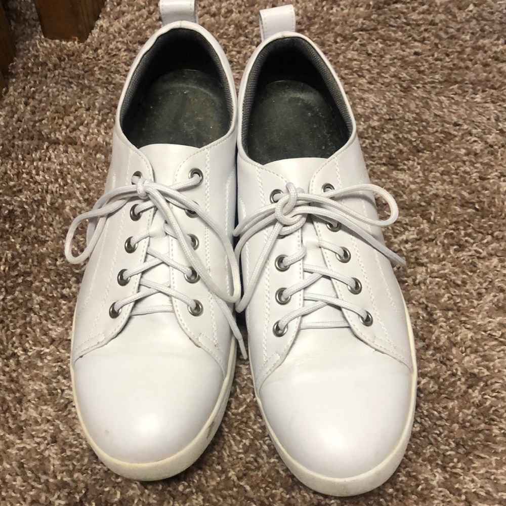 Nursing shoes
